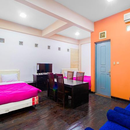 Tobana House Bintaro Hotel Jakarta Bagian luar foto