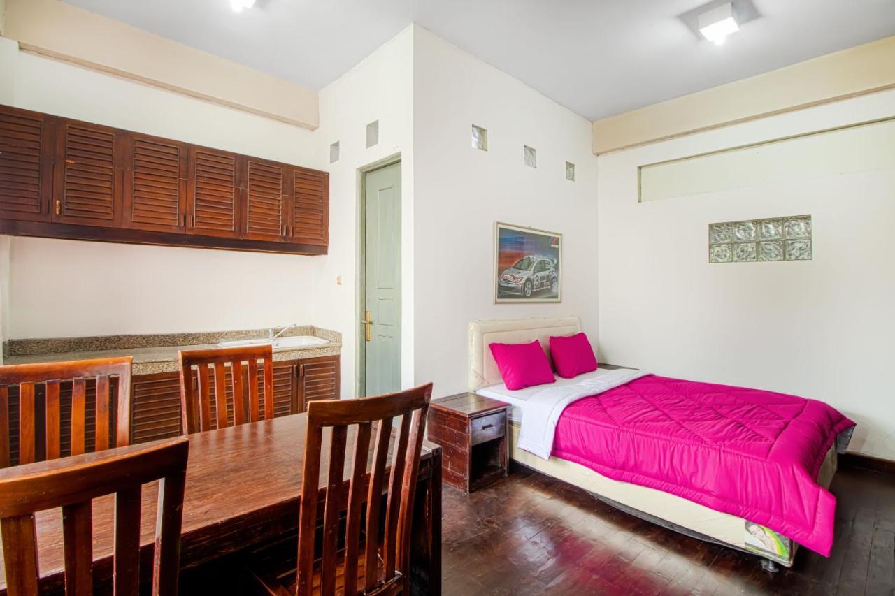 Tobana House Bintaro Hotel Jakarta Bagian luar foto