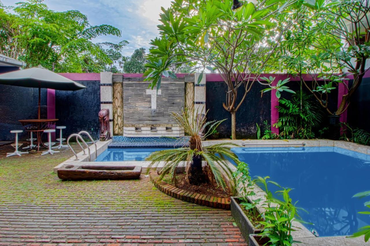 Tobana House Bintaro Hotel Jakarta Bagian luar foto